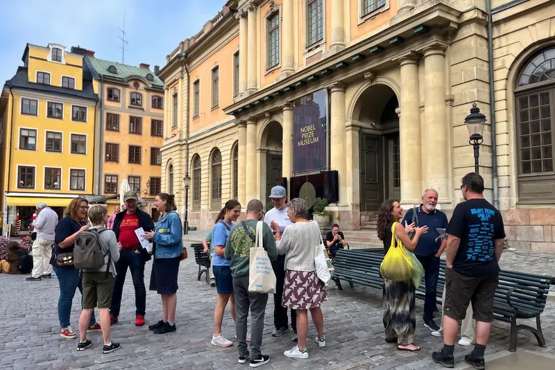 Team vid en utsiktsplats i Stockholm under Treasure Hunt teambuilding